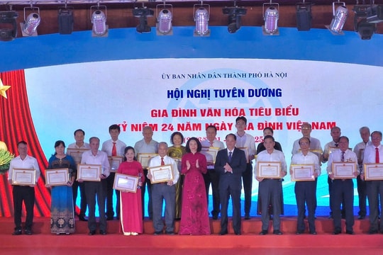 Hà Nội: Trao Bằng khen của Chủ tịch UBND thành phố cho 80 Gia đình văn hóa Thủ đô tiêu biểu năm 2025