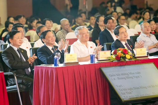 Chủ tịch Quốc hội Trần Thanh Mẫn dự Lễ Tổng kết và trao giải Cuộc vận động sáng tác ca khúc về Quốc hội và Hội đồng nhân dân