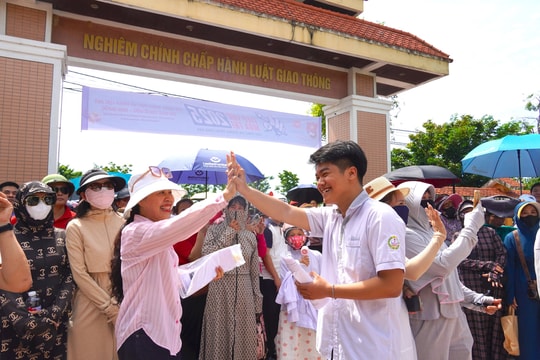 Đọc đề thi môn Văn, thí sinh nghĩ đến “sáp nhập, hợp nhất tỉnh, thành”