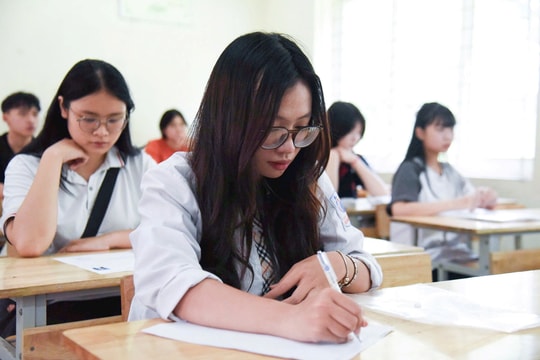 Đề thi Văn tốt nghiệp THPT 2025 vào tác phẩm "Những vùng trời khác nhau"