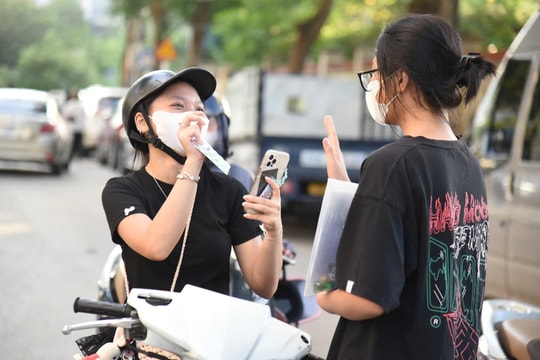 Những hình ảnh đầu tiên của thí sinh trong Kỳ thi tốt nghiệp THPT năm 2025: Đầy ấm áp và hy vọng!