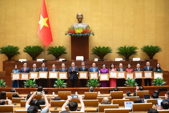 Tổng Bí thư Tô Lâm dự Lễ trao tặng Bằng khen của Ủy ban Thường vụ Quốc hội