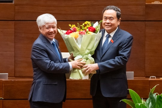 Thông qua Nghị quyết phê chuẩn đề nghị của Chủ tịch Hội đồng bầu cử quốc gia về danh sách Phó Chủ tịch Hội đồng bầu cử quốc gia và Ủy viên Hội đồng bầu cử quốc gia