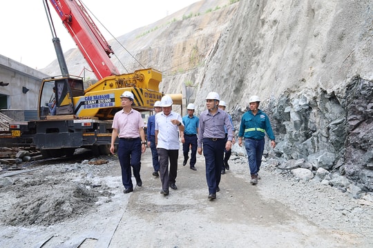 Đảng ủy EVN kiểm tra thực tế tại dự án Nhà máy Thủy điện Hòa Bình mở rộng