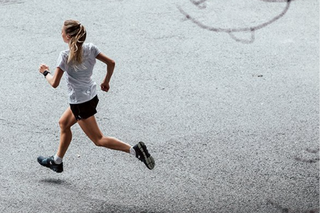 Cần vận động bao nhiêu để “bù đắp” cho việc ngồi cả ngày?