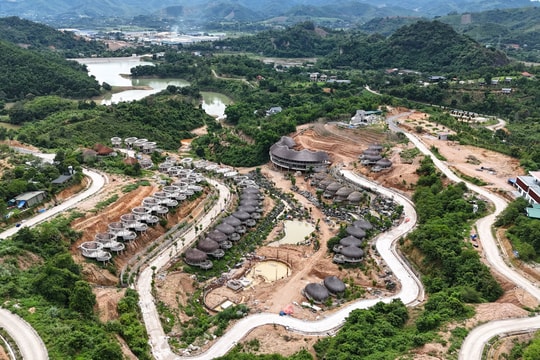 Bài 2: Vụ cụ bà 70 tuổi nghe tư vấn mua nhầm "thẻ du lịch" gần 300 triệu: Cận cảnh dự án đang ngổn ngang xây dựng đã bán cho khách đi nghỉ dưỡng