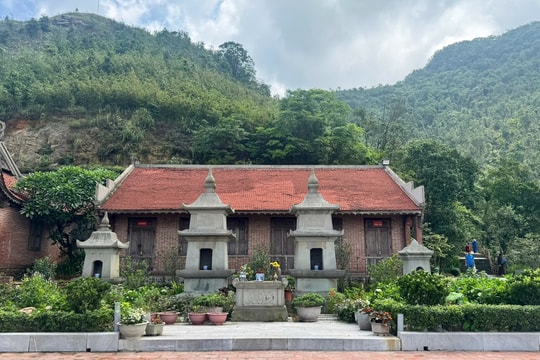 Tri ân tưởng niệm các anh hùng liệt sĩ Công an nhân dân