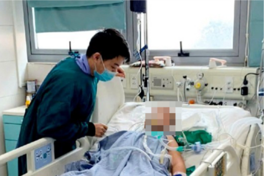 Cứu sống thần kỳ bệnh nhi 12 tuổi bị dị dạng động tĩnh mạch tủy cổ bẩm sinh hiếm gặp