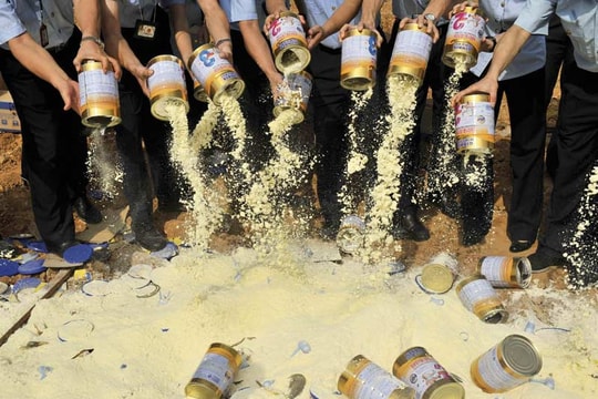 "Bóng ma" hàng giả đe dọa sức khỏe và uy tín quốc gia