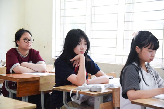 Trên 8.300 thí sinh bỏ thi tốt nghiệp THPT sáng 27/6, thêm 5 em bị đình chỉ thi