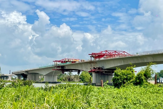 Hợp long cầu Bình Gởi trên đường Vành đai 3 nối TP. Hồ Chí Minh với Bình Dương