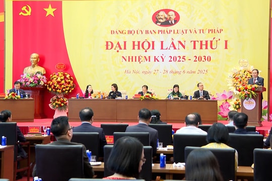 Bí thư Đảng ủy Quốc hội, Chủ tịch Quốc hội Trần Thanh Mẫn dự Đại hội Đảng bộ Ủy ban Pháp luật và Tư pháp