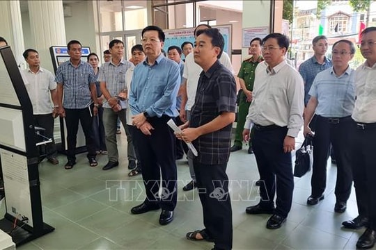 Phó Thủ tướng Mai Văn Chính kiểm tra việc vận hành mô hình chính quyền 2 cấp tại Kiên Giang