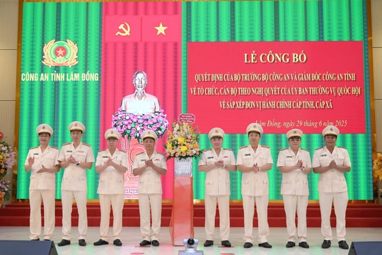 Công an tỉnh Lâm Đồng công bố quyết định công tác cán bộ