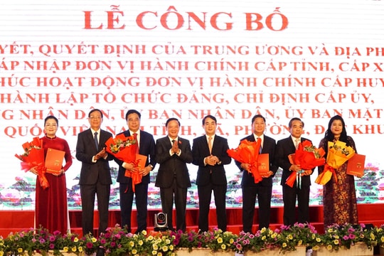 Phó Chủ tịch Quốc hội Nguyễn Khắc Định dự Lễ công bố các nghị quyết về đơn vị hành chính tại Khánh Hòa