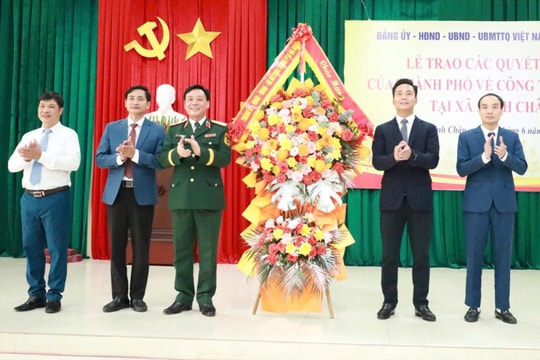 Trao quyết định công tác cán bộ tại xã Minh Châu -"xã đảo" duy nhất của Thủ đô