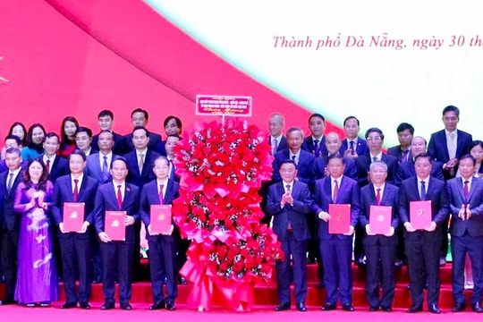 Công bố Nghị quyết thành lập Thành phố Đà Nẵng và chỉ định nhân sự chủ chốt