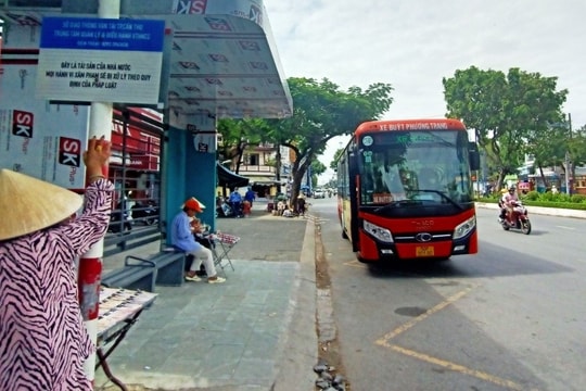 TP. Hồ Chí Minh bố trí xe khách đời mới, hiện đại đưa đón công chức đến làm việc