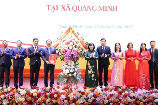 Bí thư Thành uỷ Hà Nội trao quyết định công tác bộ tại xã Quang Minh và Mê Linh