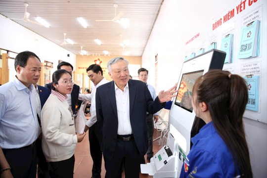 Phó Thủ tướng Thường trực Nguyễn Hòa Bình thăm, làm việc tại xã Đức Trọng, tỉnh Lâm Đồng