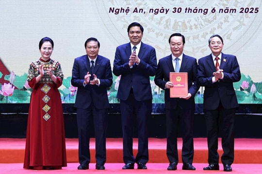 Phó Chủ tịch Quốc hội Nguyễn Đức Hải dự Lễ công bố các Nghị quyết về sáp nhập đơn vị hành chính tại Nghệ An