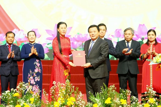 Quảng Ngãi công bố nghị quyết sáp nhập, vận hành chính quyền địa phương 2 cấp