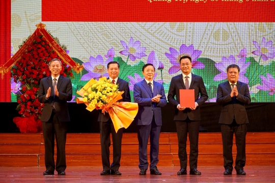 Quảng Trị tổ chức lễ công bố Nghị quyết, Quyết định sáp nhập đơn vị hành chính, chỉ định nhân sự