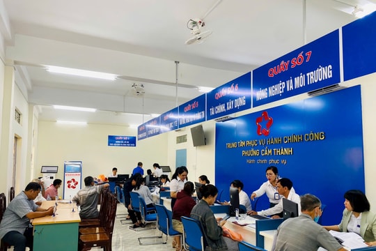 Phường có số dân lớn nhất Quảng Ngãi vận hành thông suốt, thủ tục nhanh gọn trong ngày đầu triển khai chính quyền 2 cấp