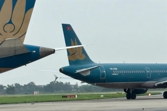 Aviation authority urges heightened flight safety following aircraft collision at Noi Bai airport