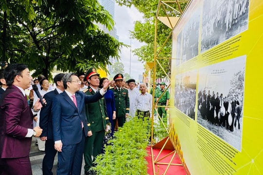 Triển lãm ảnh "Đồng chí Nguyễn Văn Linh - Nhà lãnh đạo kiên định và sáng tạo của cách mạng Việt Nam"