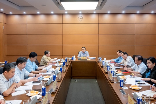 Chủ tịch Quốc hội Trần Thanh Mẫn chủ trì họp giao ban lãnh đạo Quốc hội