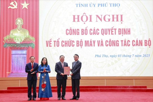 Phú Thọ: Công bố các quyết định về tổ chức bộ máy và công tác cán bộ