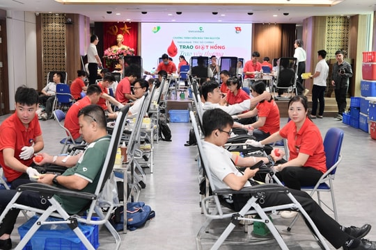 Vietcombank: Trao giọt hồng - Trao yêu thương