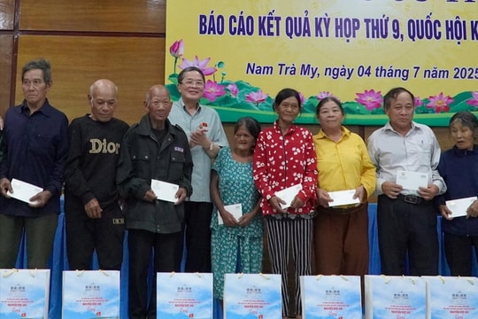 Phó Chủ tịch Quốc hội Nguyễn Đức Hải tiếp xúc cử tri xã Nam Trà My, TP. Đà Nẵng