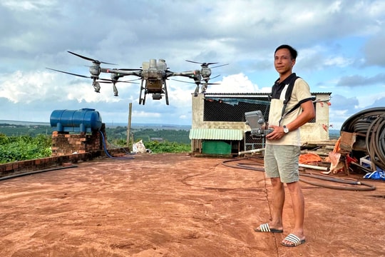 UBND tỉnh Gia Lai khen thưởng anh Trần Văn Nghĩa vì đã có hành động dũng cảm, kịp thời cứu người trong tình huống nguy cấp