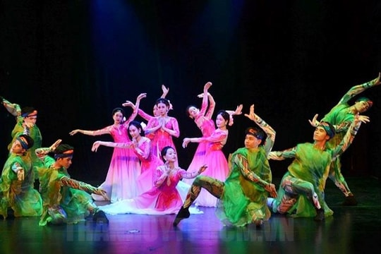 Không đào tạo những "công nhân nghệ thuật"