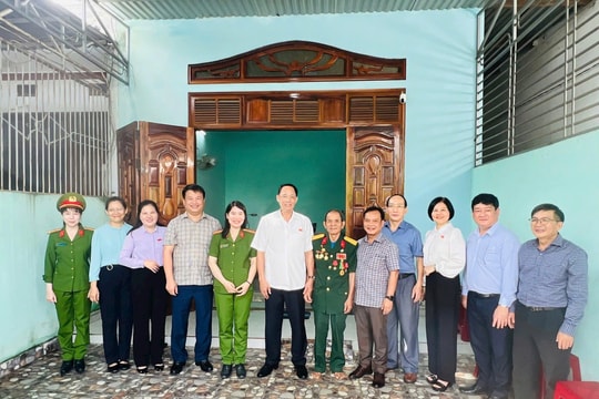 Phó Chủ tịch Quốc hội, Thượng tướng Trần Quang Phương dâng hương tại Nghĩa trang Liệt sĩ phường Đắk Cấm, Quảng Ngãi