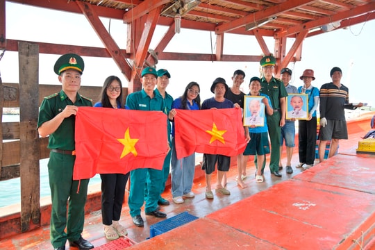 Ngư dân là “tai mắt” quan trọng trong việc phòng, chống khai thác hải sản trái phép