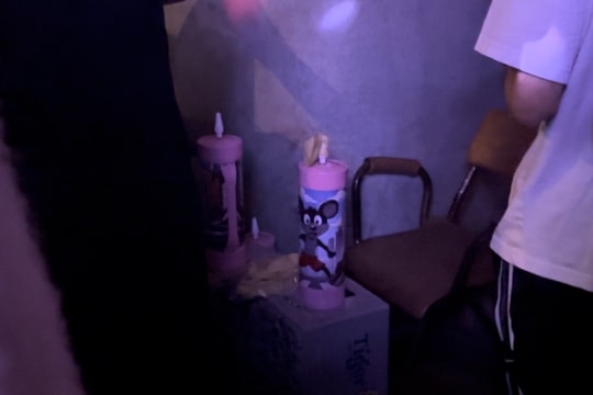 Hà Nội: Thâm nhập quán bar ngang nhiên bán "bóng cười" bằng các "bình khí mini", nhiều màn biểu diễn lệch chuẩn văn hoá