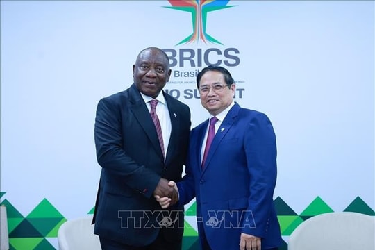 PM meets with Southern African President at expanded BRICS Summit