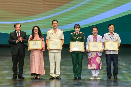 Bức tranh đa sắc màu về hình tượng người chiến sĩ Công an nhân dân