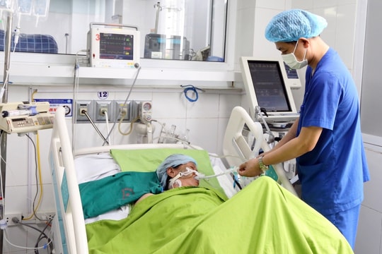 Cảnh báo nguy cơ sốc nhiệt khi làm việc ngoài trời nắng kéo dài