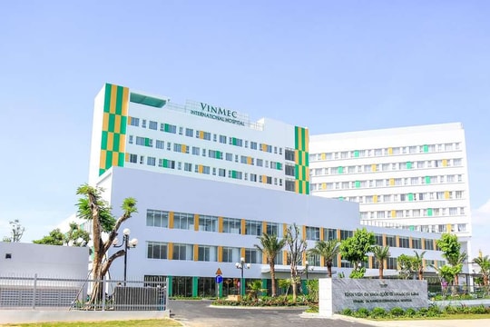 Vinmec Đà Nẵng: Bệnh nhân Úc thoát cơn đau 2 năm chỉ sau 1 giờ phẫu thuật