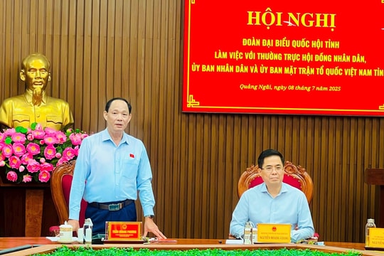 Phó Chủ tịch Quốc hội, Thượng tướng Trần Quang Phương làm việc với lãnh đạo tỉnh Quảng Ngãi