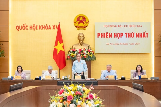 Chủ tịch Quốc hội Trần Thanh Mẫn chủ trì Phiên họp thứ nhất Hội đồng Bầu cử quốc gia