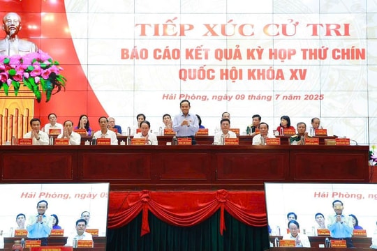 Trưởng Ban Chính sách, chiến lược Trung ương Trần Lưu Quang tiếp xúc cử tri Hải Phòng