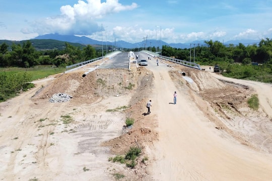 Cầu 274 tỷ đồng đã thông xe kỹ thuật nhưng chưa có đường dẫn: Chủ tịch TP. Đà Nẵng yêu cầu sớm gỡ vướng