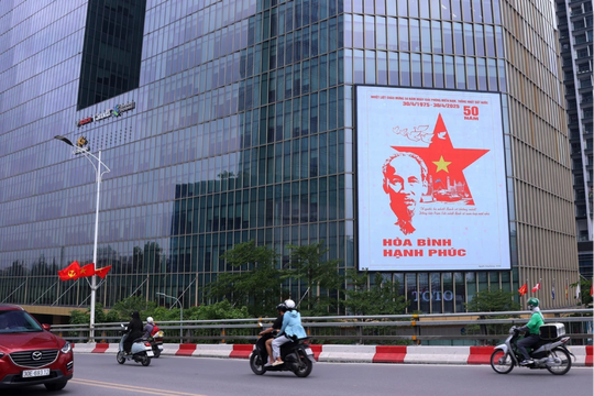 Hà Nội lắp đặt màn hình LED phục vụ Lễ diễu binh, diễu hành