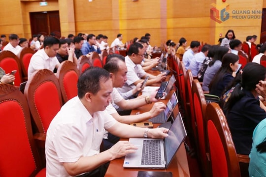 Quảng Ninh: Trang bị kỹ năng số, chuyển đổi số, trí tuệ nhân tạo cho đại biểu HĐND