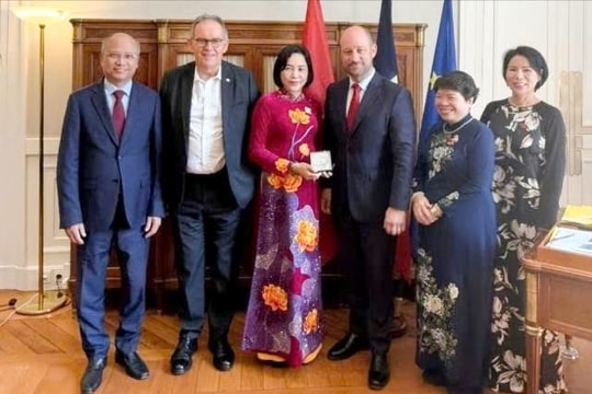 Phó Chủ tịch Quốc hội Nguyễn Thị Thanh hội đàm với Phó Chủ tịch Thượng viện Pháp